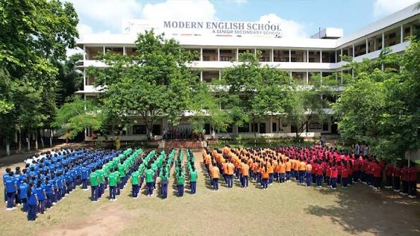 स्कूल का मुख्य भवन - Main School Building